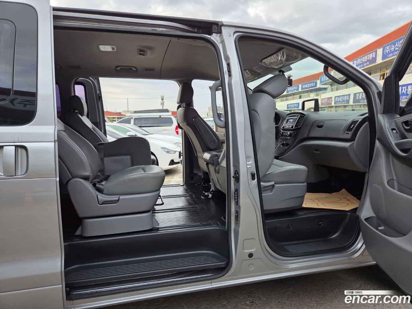 Starex Hyundai 2015.10-INNER-007
