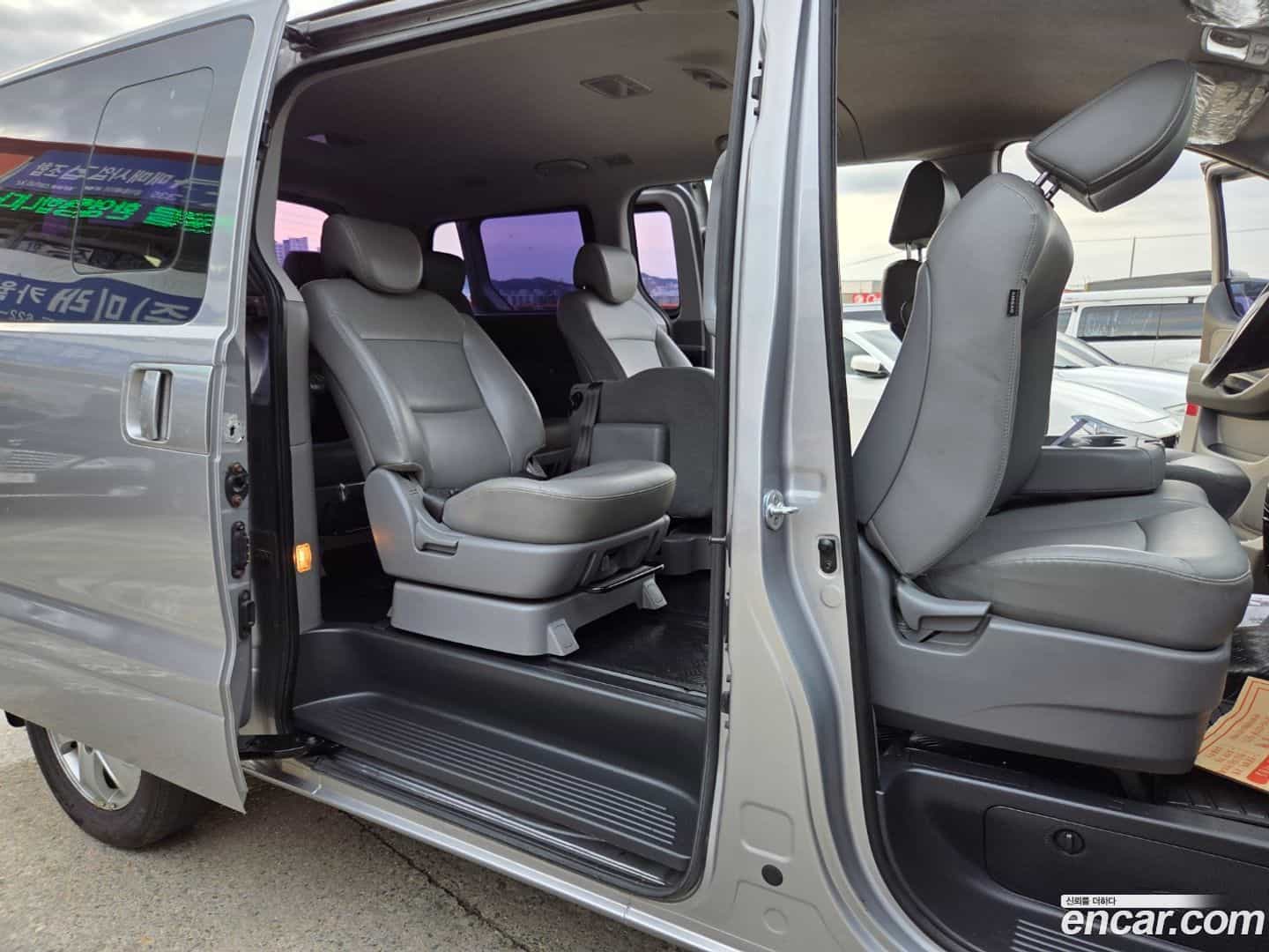 Starex Hyundai 2015.10-INNER-008