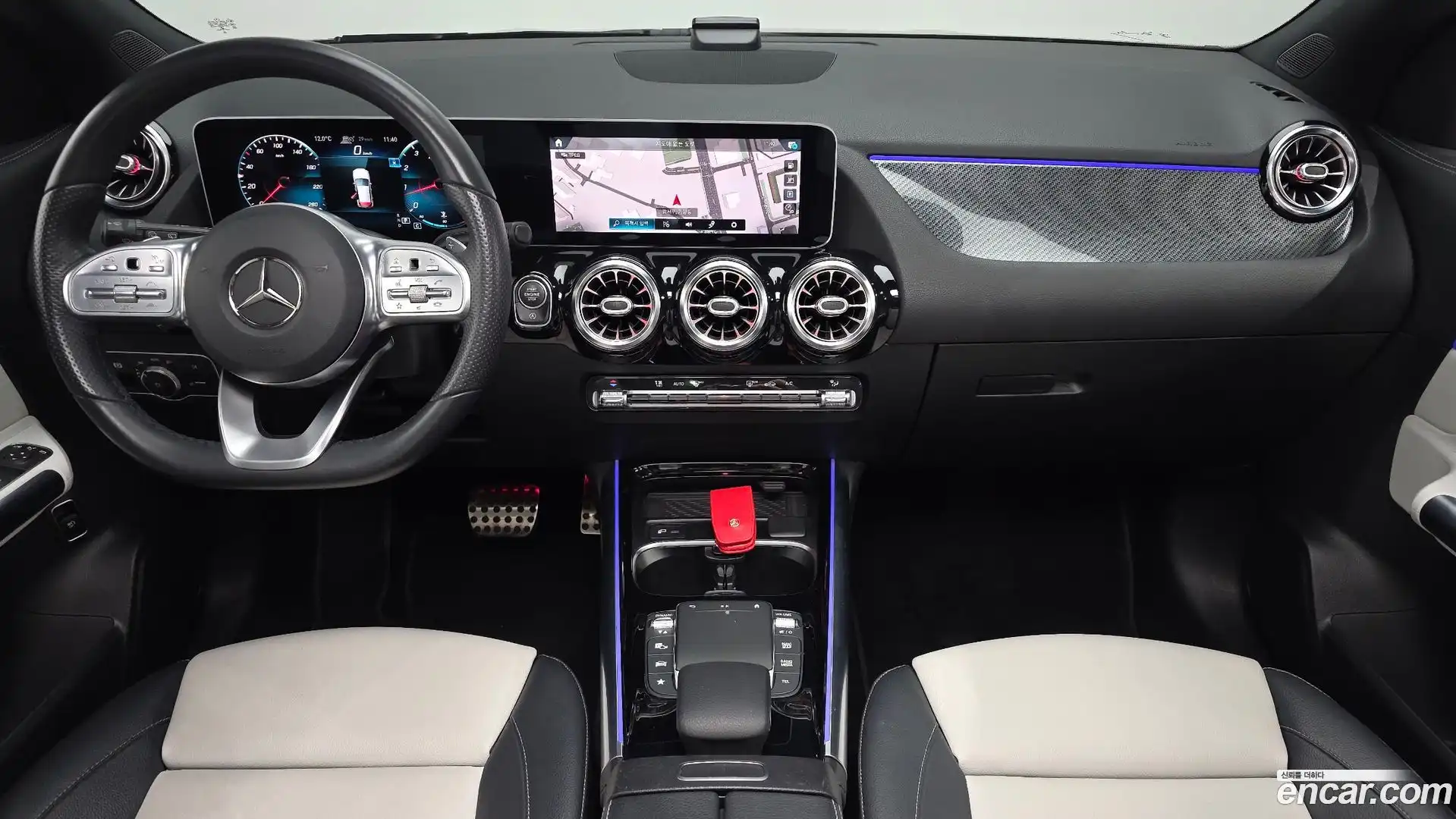 GLA-Class Mercedes-Benz 2020.11-INNER-007