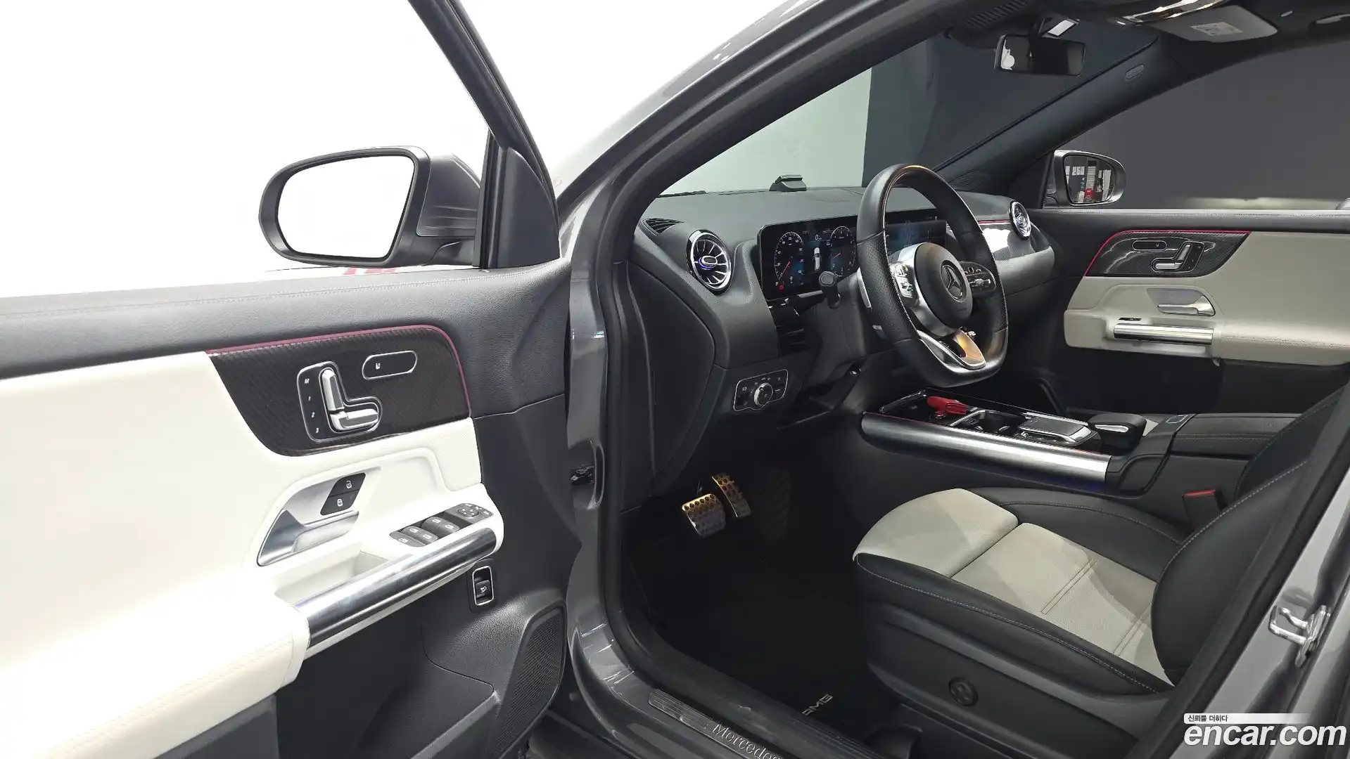 GLA-Class Mercedes-Benz 2020.11-OPTION-015