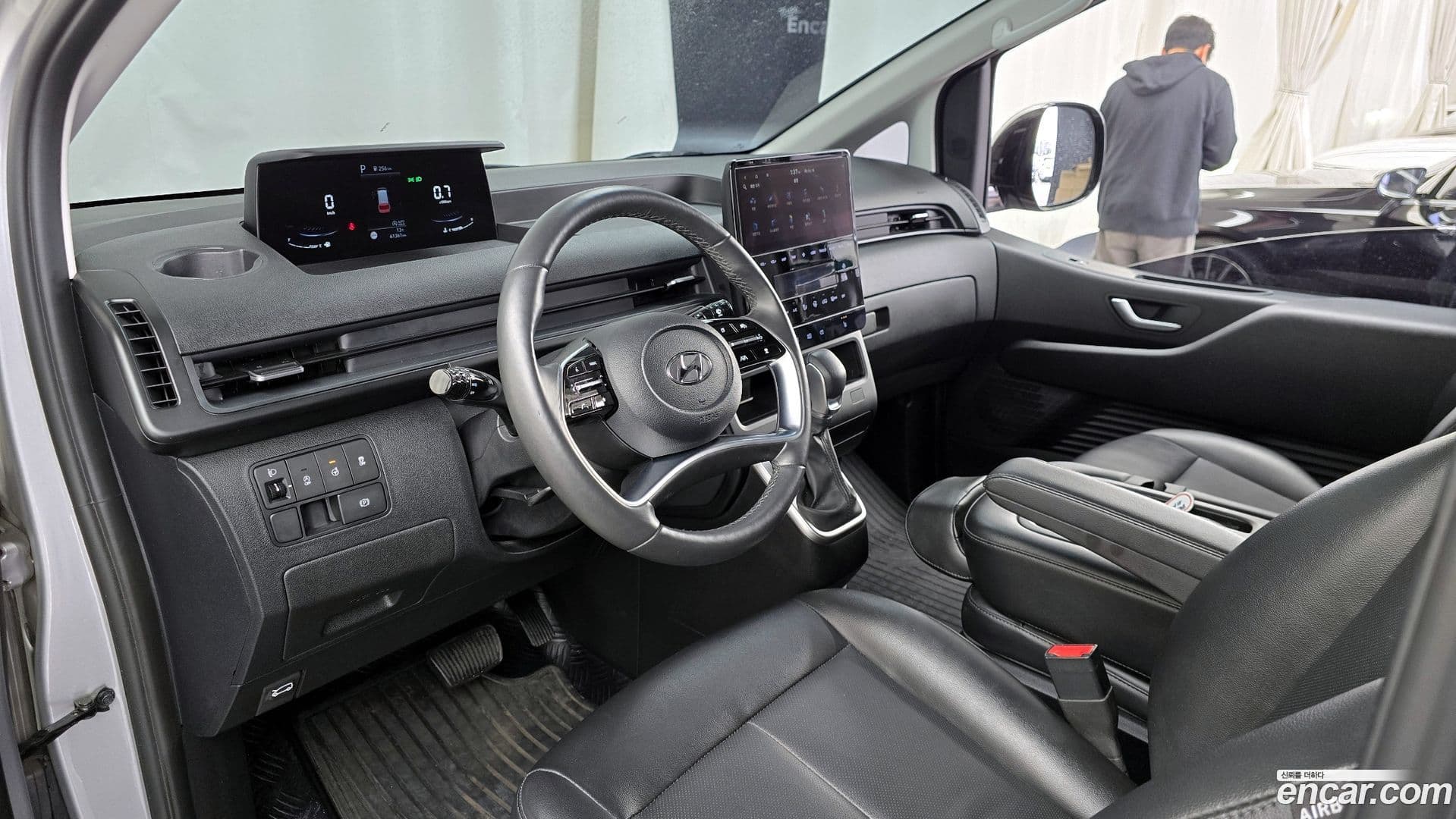 Main__Slider__Photo:Staria Hyundai 2022.10-6