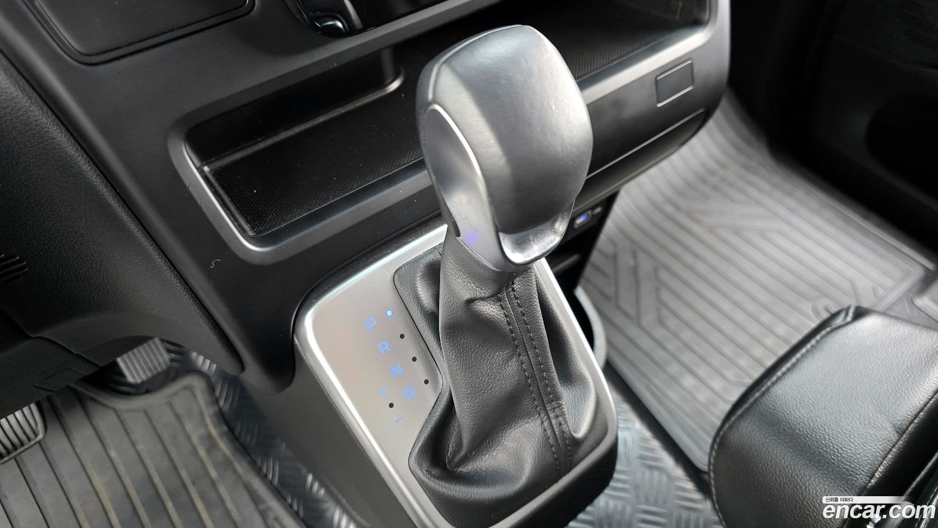 Main__Slider__Photo:Staria Hyundai 2022.10-8