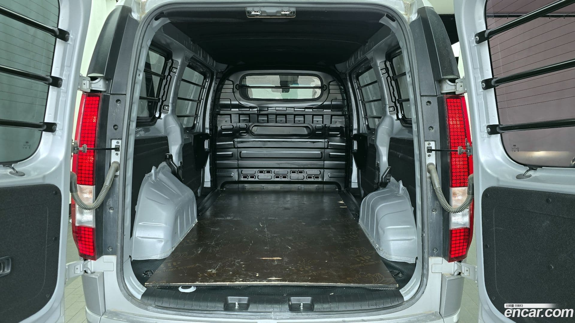 Main__Slider__Photo:Staria Hyundai 2022.10-19