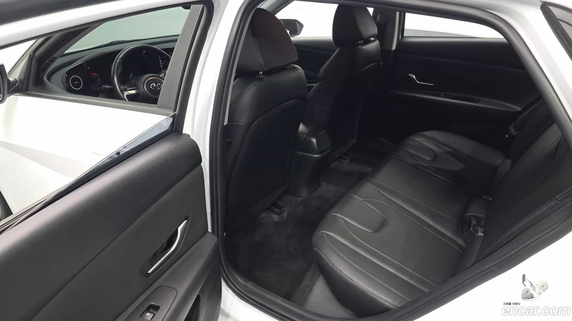 AVANTE Hyundai 2022.0-OPTION-015