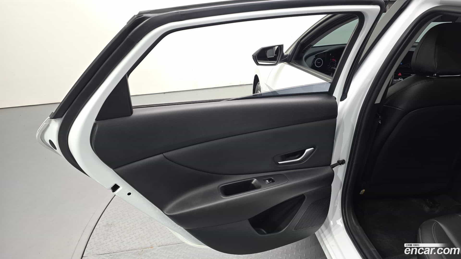 AVANTE Hyundai 2022.0-INNER-035