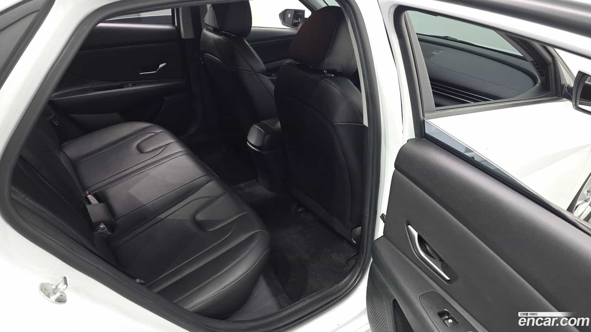 AVANTE Hyundai 2022.0-INNER-036