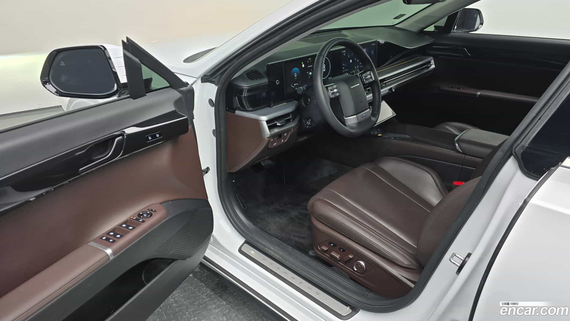 Grandeur Hyundai 2023.0-INNER-010