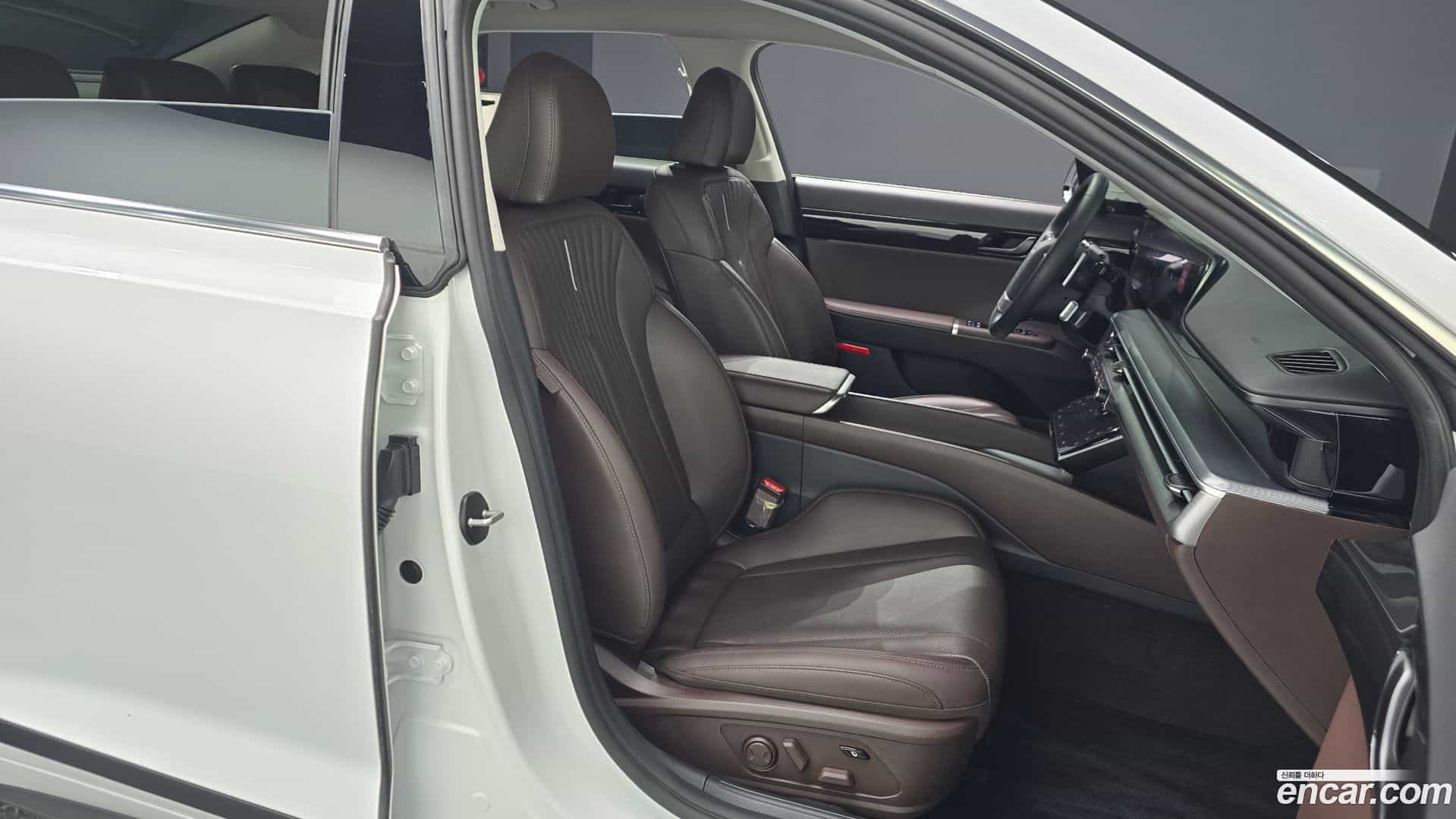 Grandeur Hyundai 2023.0-INNER-036