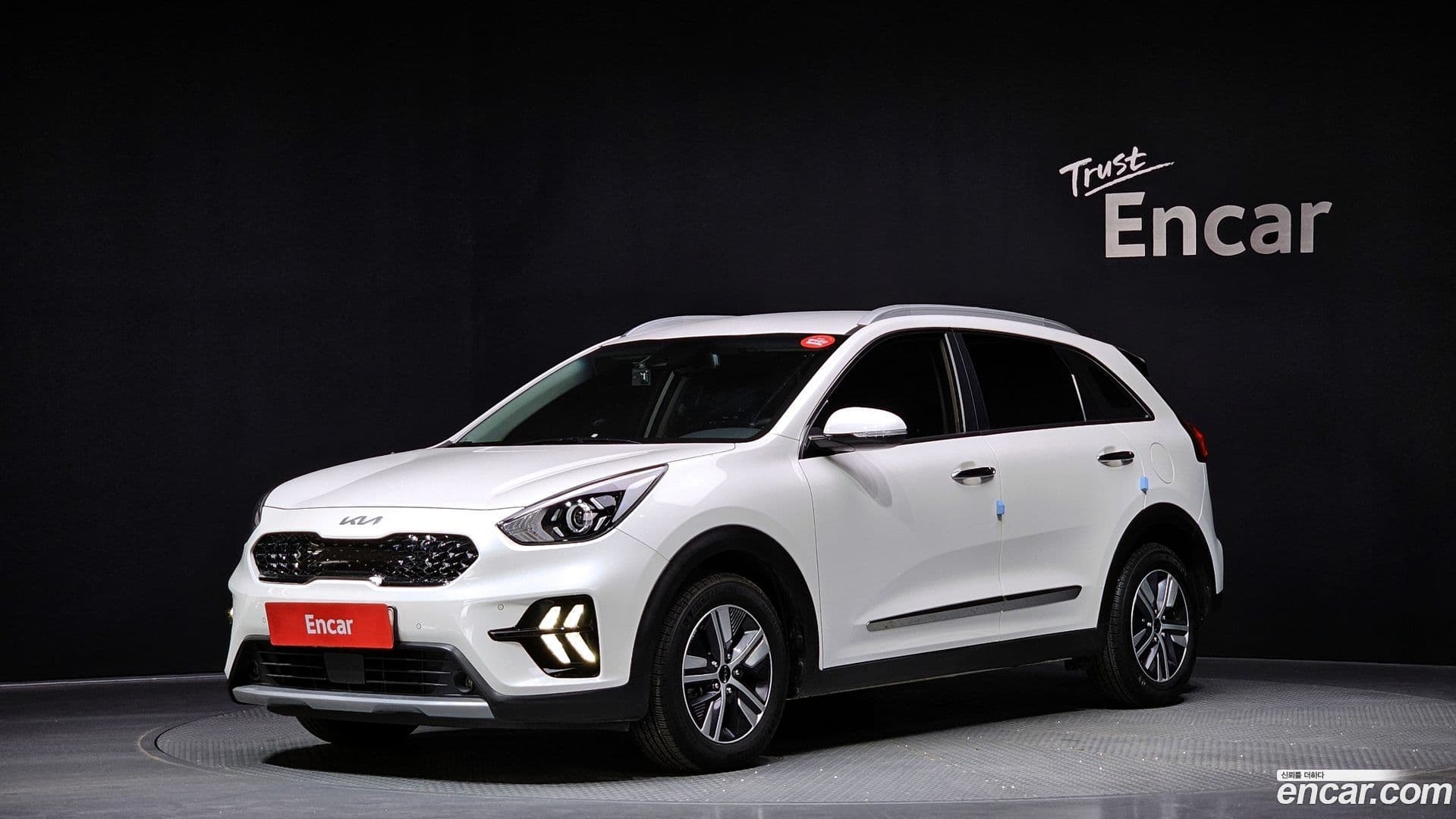 Main__Slider__Photo:Niro Kia 2021.11-0