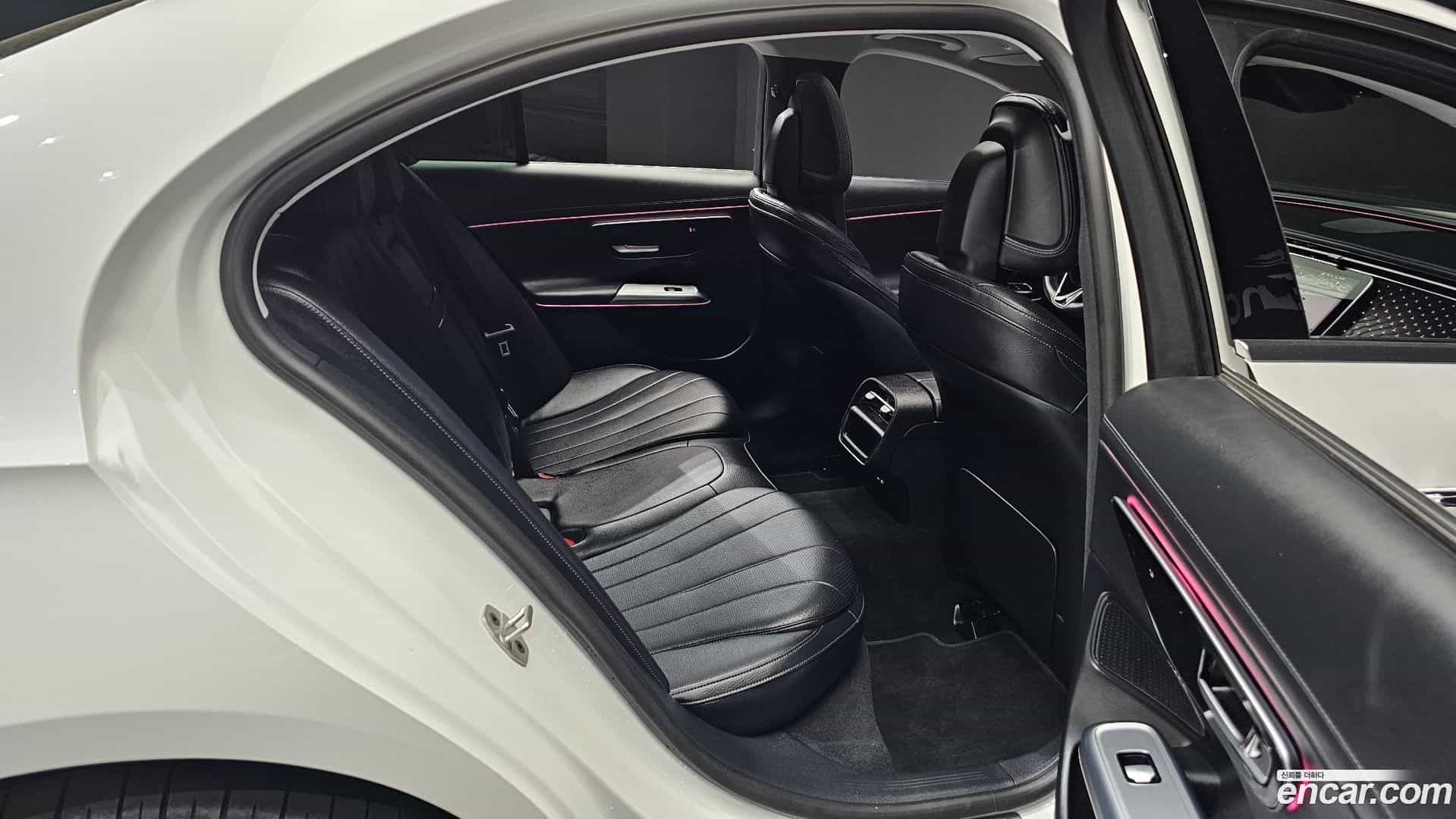 E-Class Mercedes-Benz 2024.8-OPTION-016