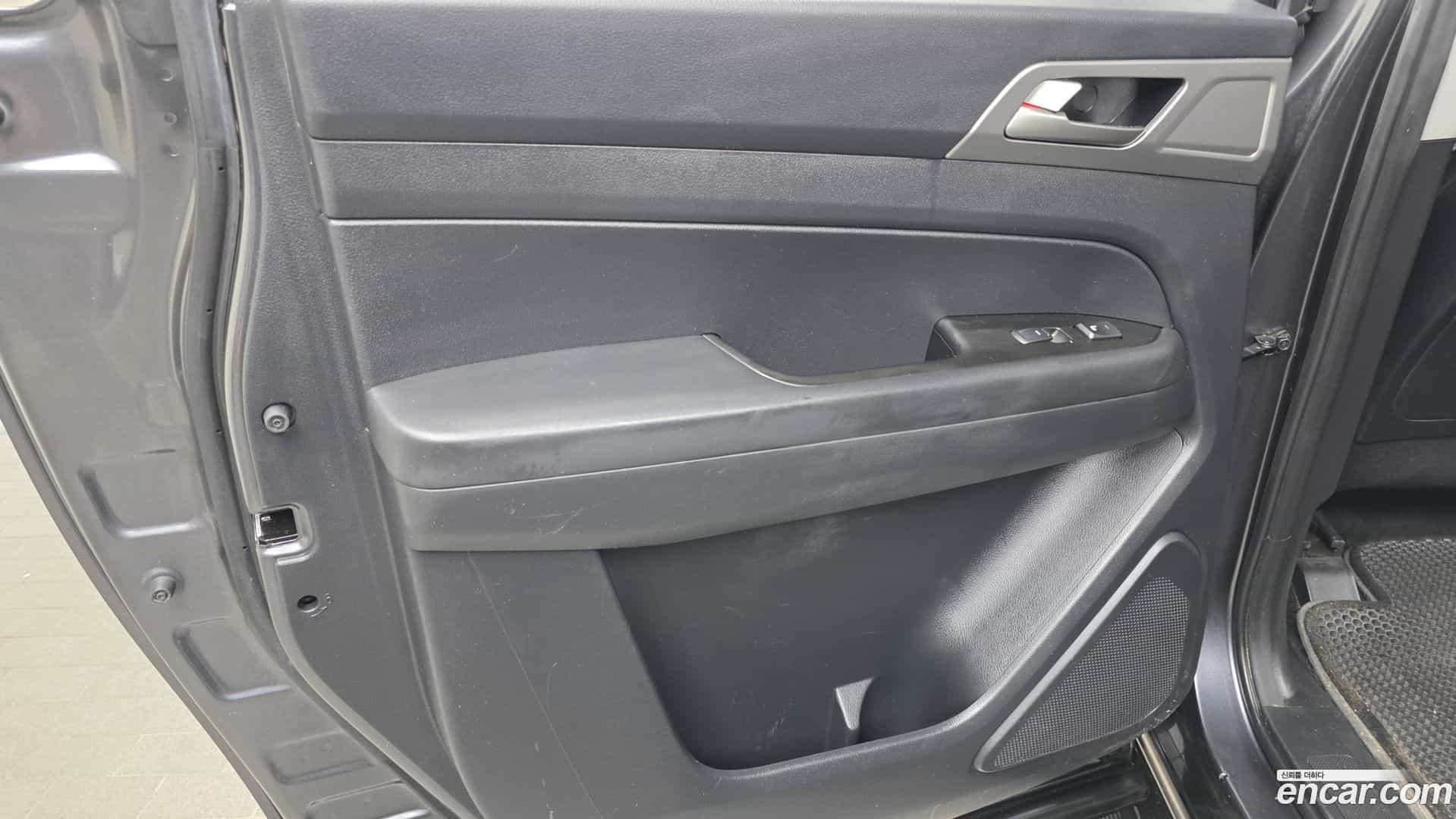 Rexton KG Mobility 2018.3-INNER-035