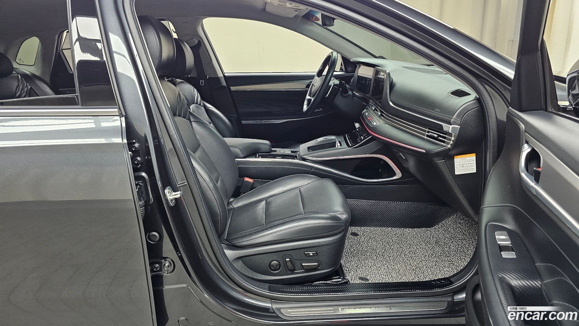 Main__Slider__Photo:Grandeur Hyundai 2020.3-25