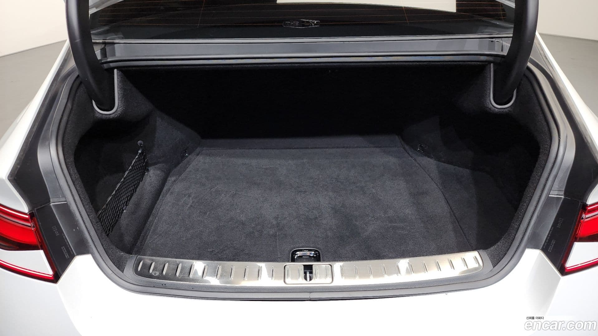 Main__Slider__Photo:G90 Genesis 2023.0-19