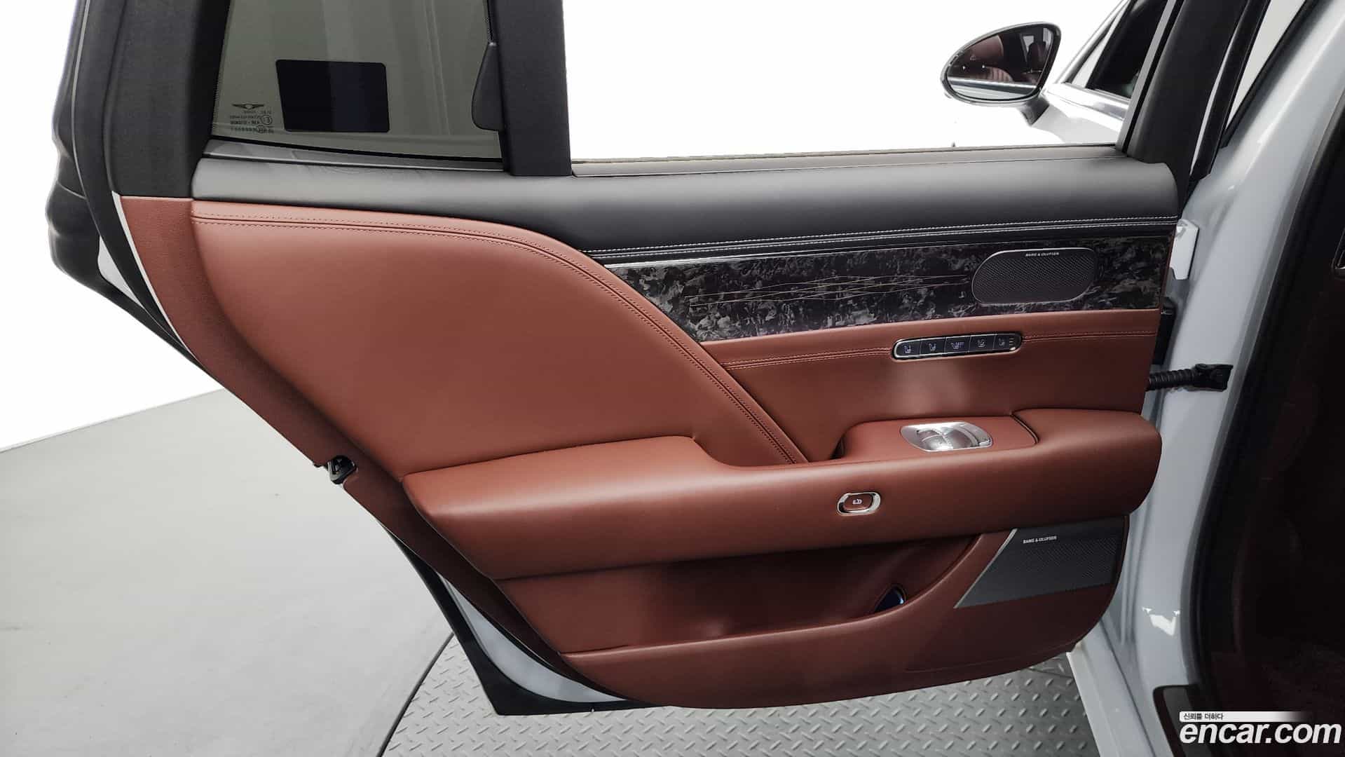 G90 Genesis 2023.0-INNER-035