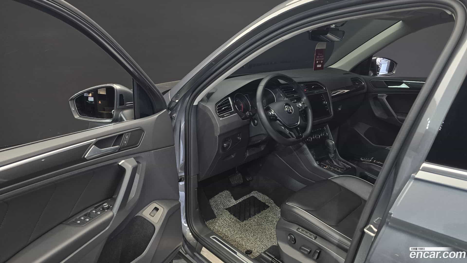 Tiguan Volkswagen 2020.8-INNER-010