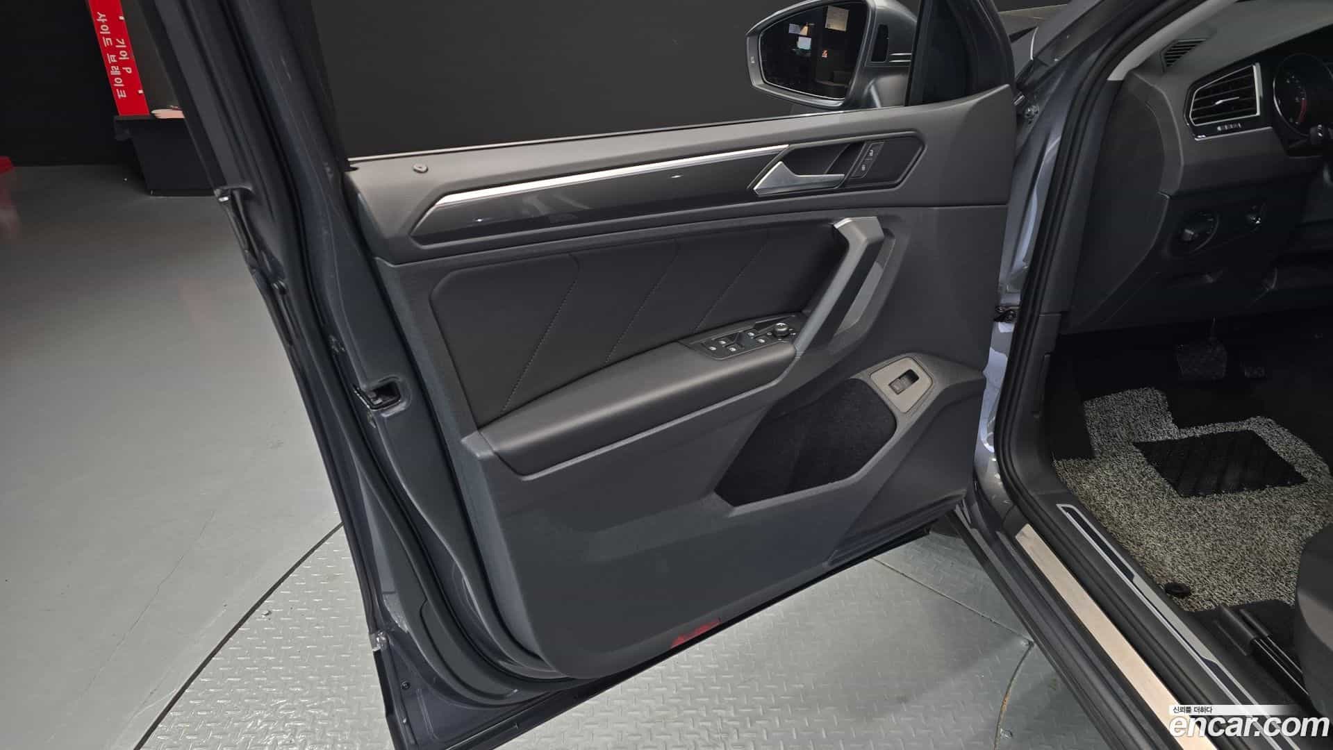 Tiguan Volkswagen 2020.8-INNER-034
