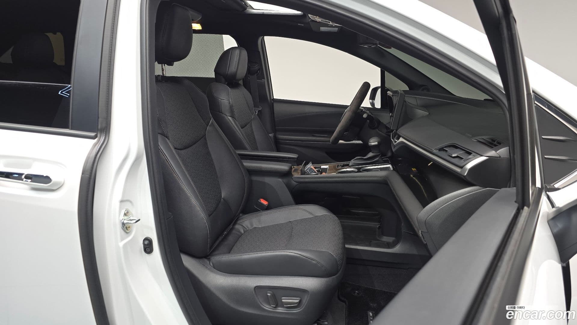 Main__Slider__Photo:Sienna Toyota 2025.11-10