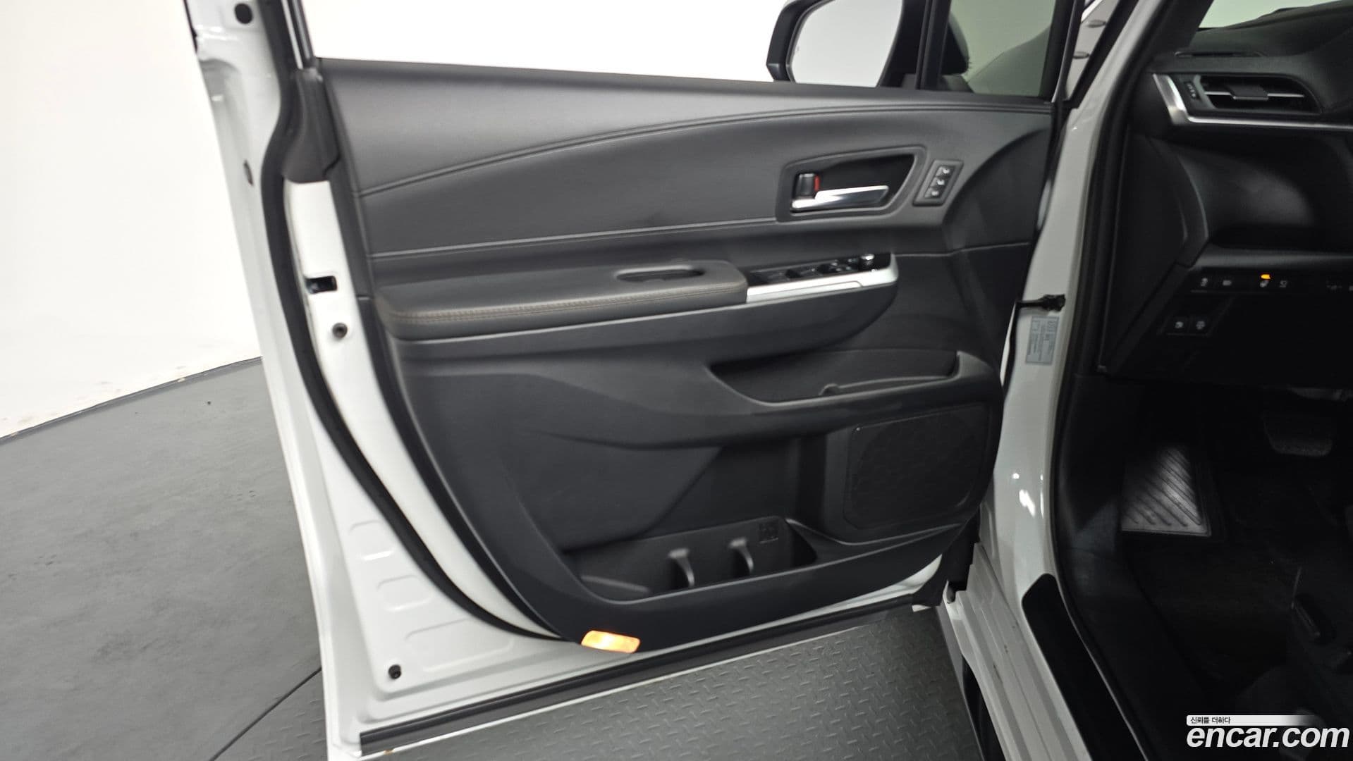 Main__Slider__Photo:Sienna Toyota 2025.11-23