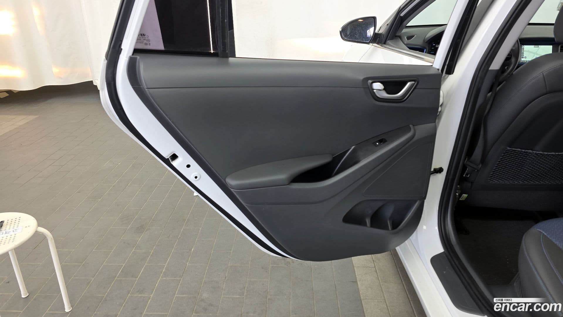 Main__Slider__Photo:Ioniq Hyundai 2017.0-24