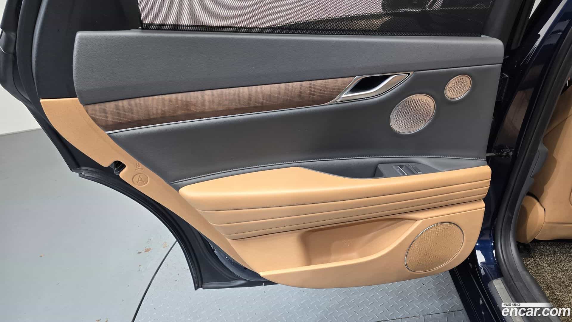 G80 Genesis 2021.0-INNER-035