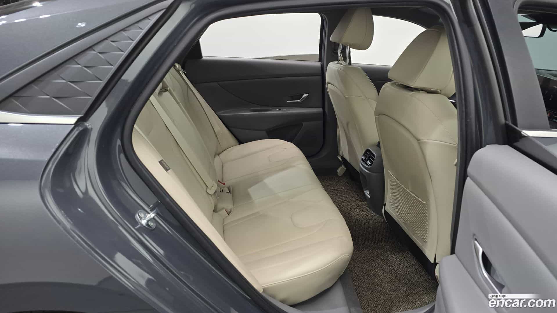 AVANTE Hyundai 2023.11-OPTION-015