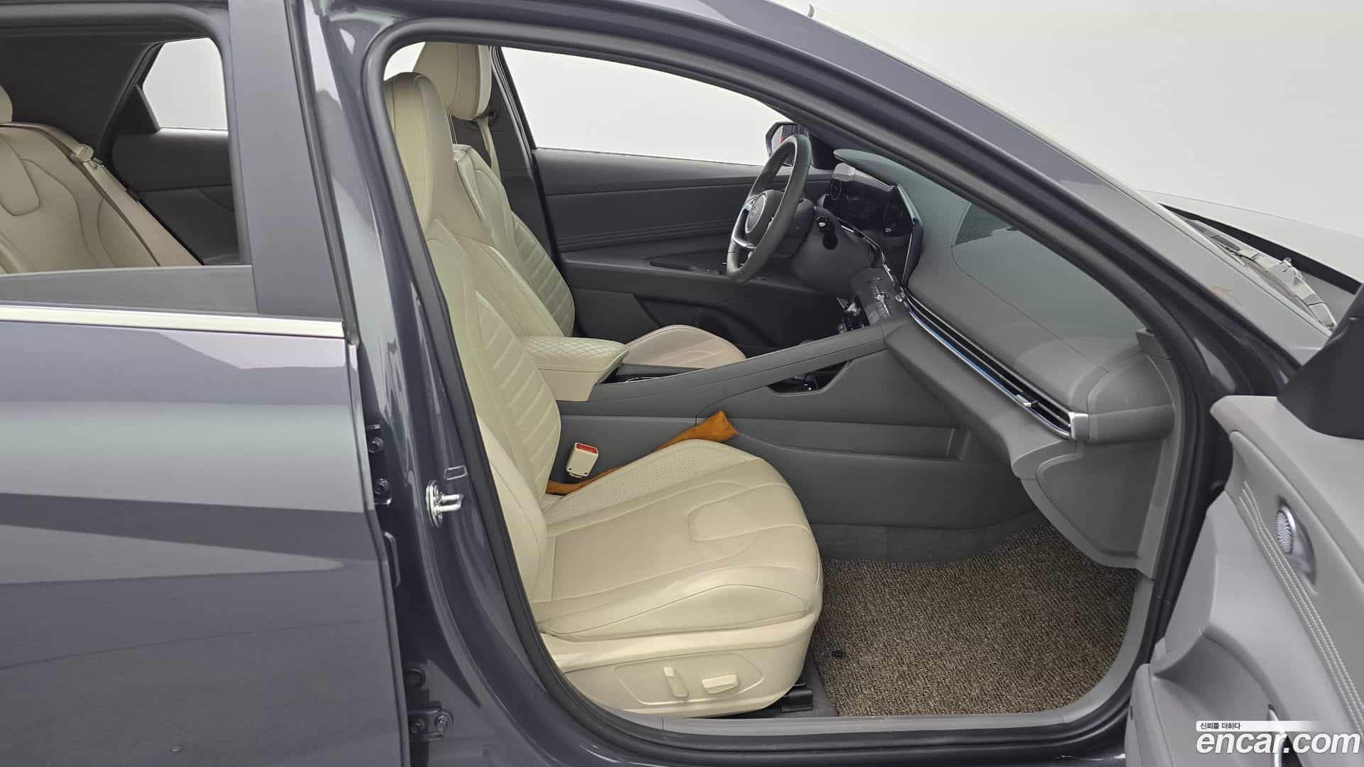 AVANTE Hyundai 2023.11-OPTION-016