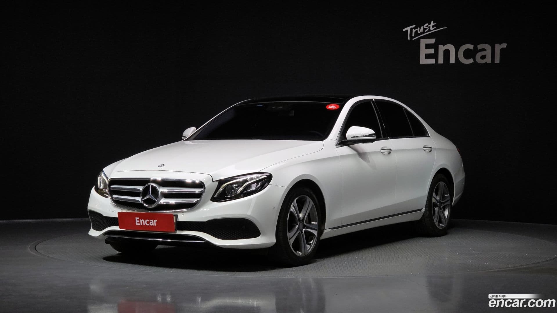 Main__Slider__Photo:E-Class Mercedes-Benz 2016.9-0