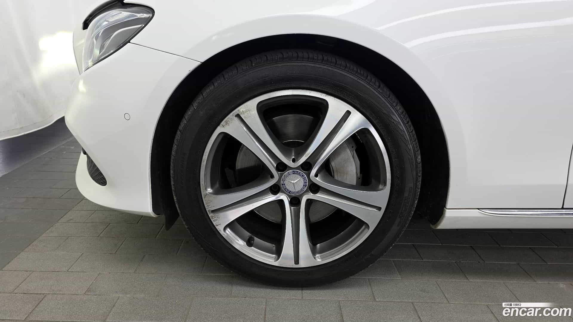 E-Class Mercedes-Benz 2016.9-OUTER-005