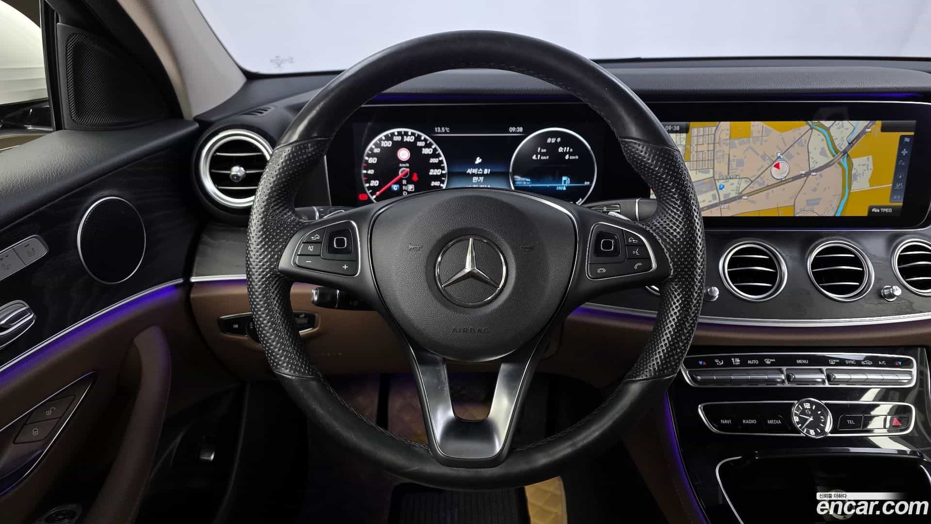 E-Class Mercedes-Benz 2016.9-OPTION-016
