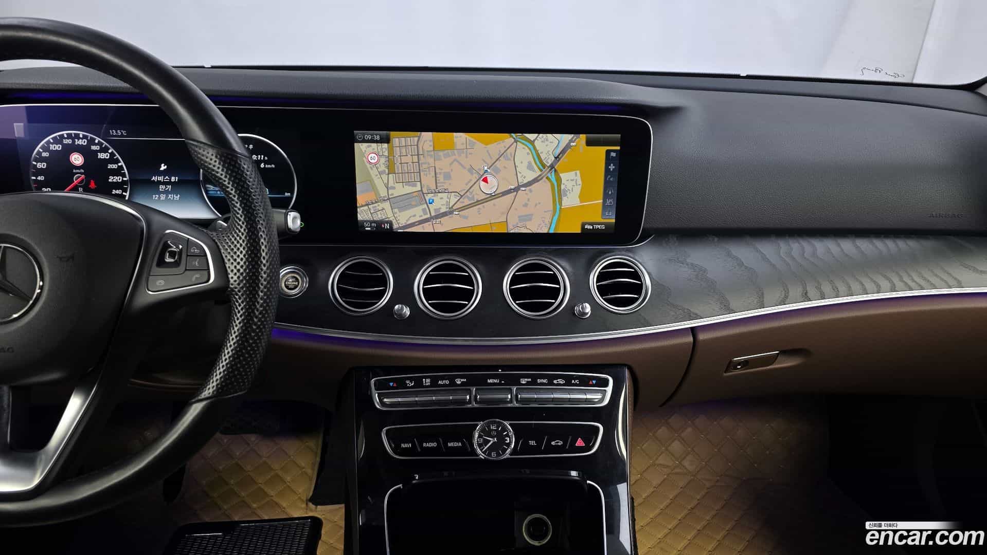 E-Class Mercedes-Benz 2016.9-OPTION-017