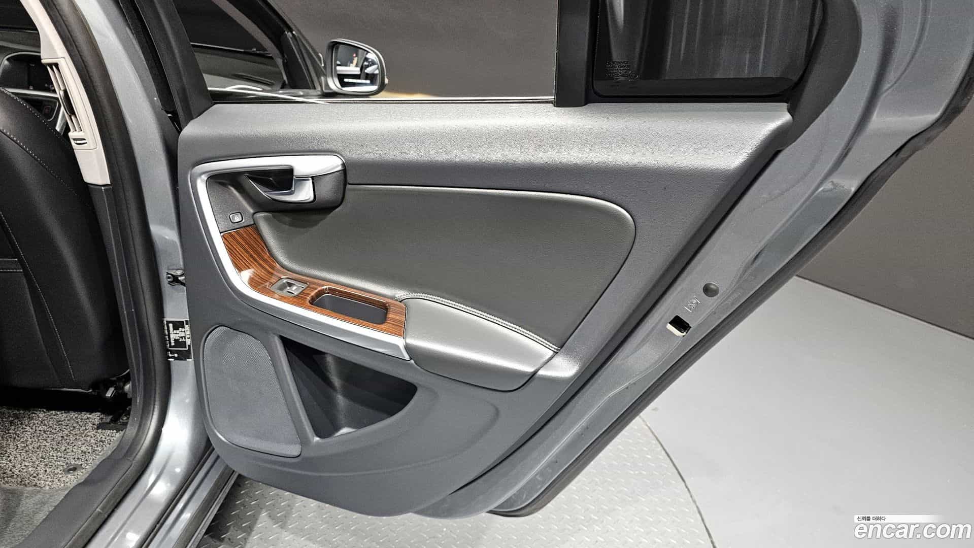 S60 Volvo 2018.5-OPTION-044