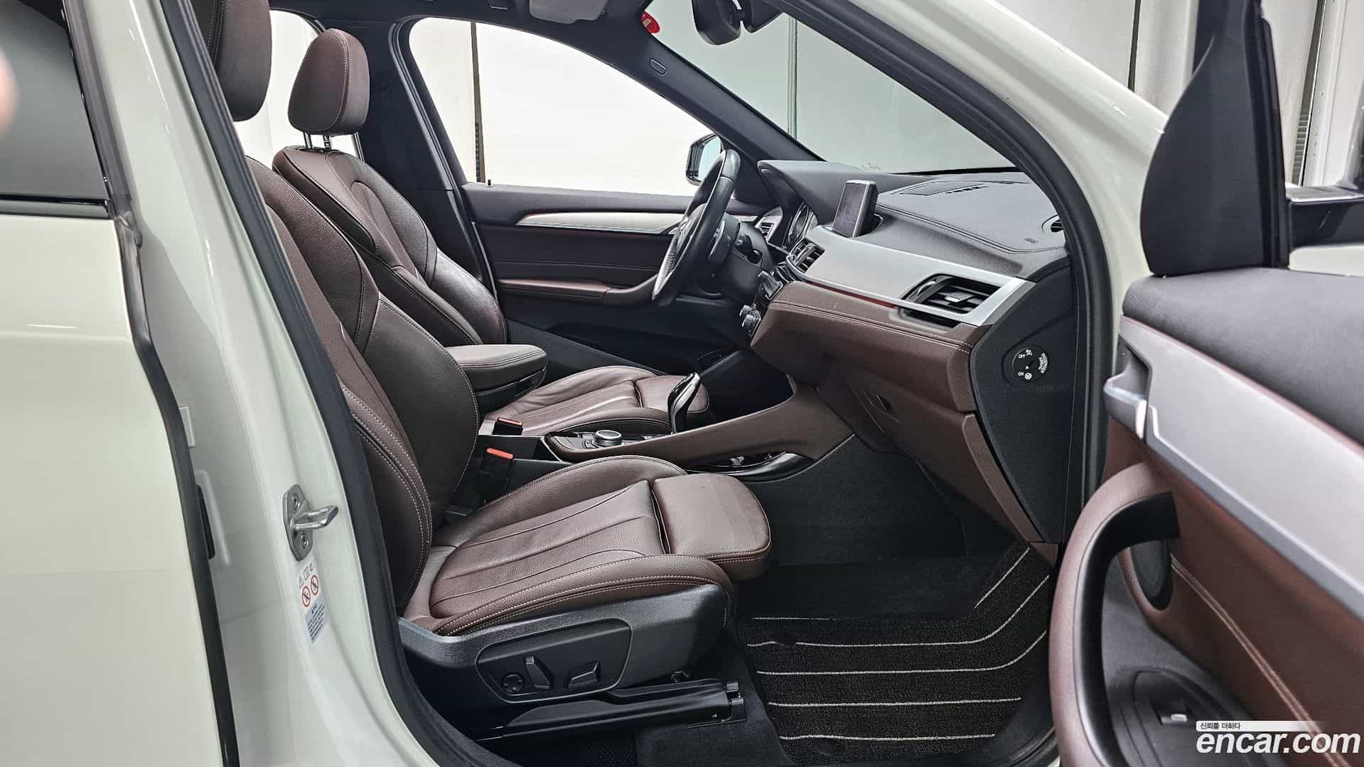 X1 BMW 2022.0-INNER-036