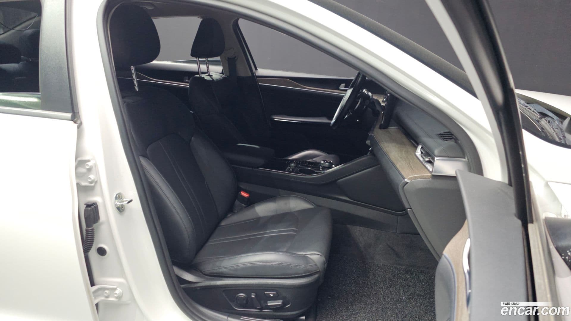 Main__Slider__Photo:K5 Kia 2020.3-10