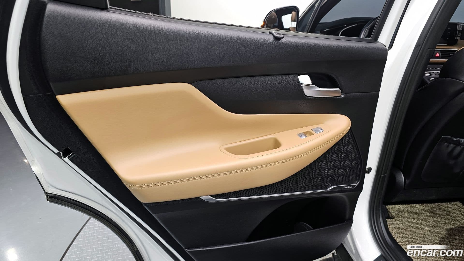 Main__Slider__Photo:Santafe Hyundai 2023.0-25