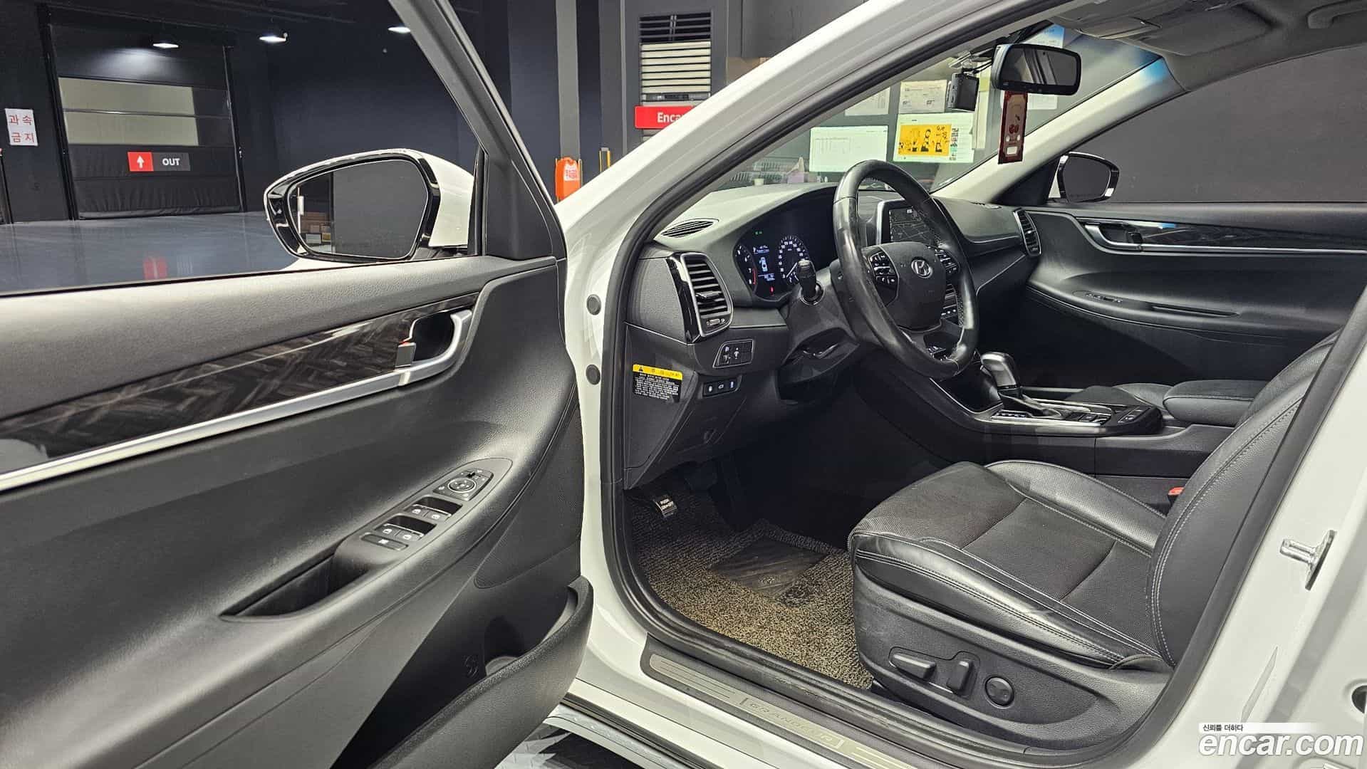 Grandeur Hyundai 2017.5-INNER-010