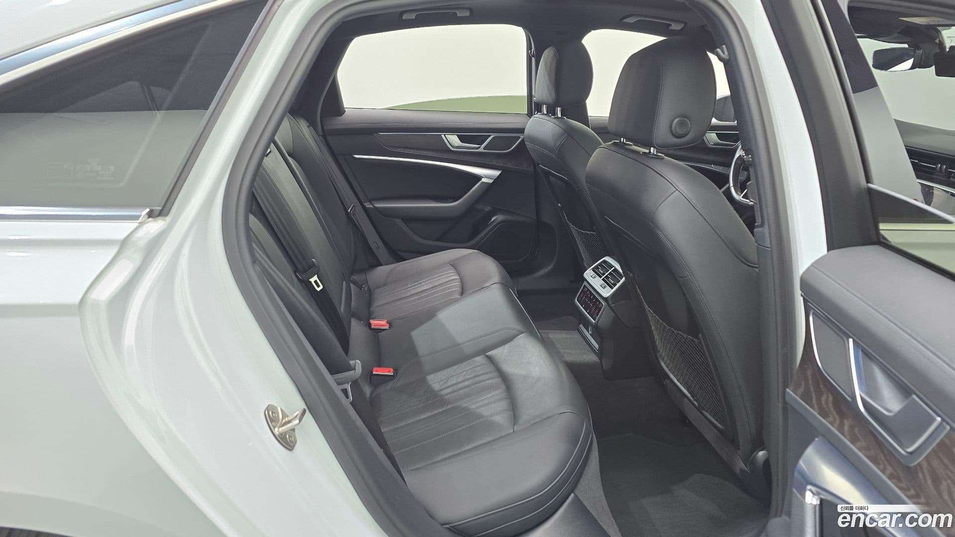 Main__Slider__Photo:A6 Audi 2021.2-25