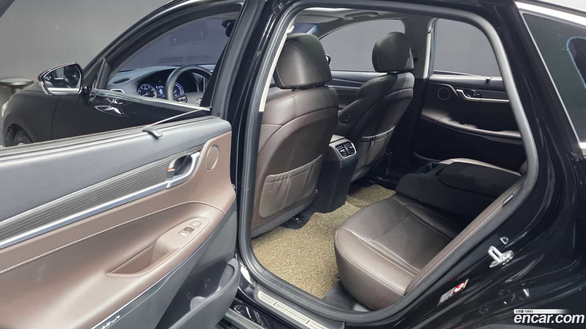 Grandeur Hyundai 2018.2-INNER-036