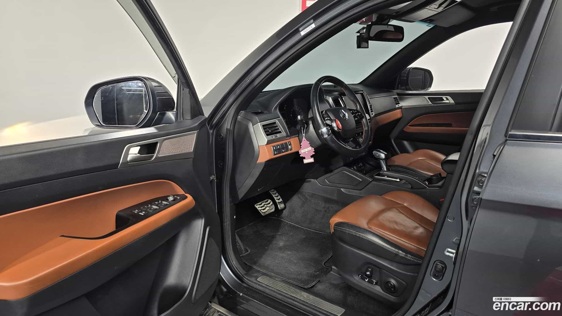 Rexton KG Mobility 2019.0-INNER-010