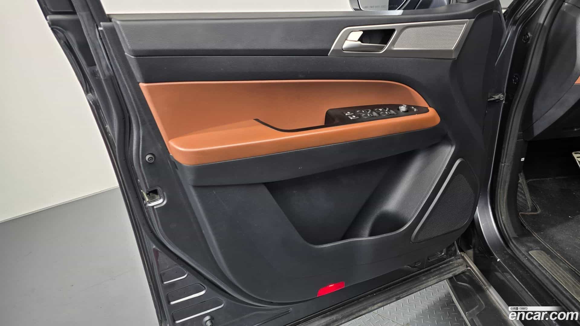 Rexton KG Mobility 2019.0-INNER-034