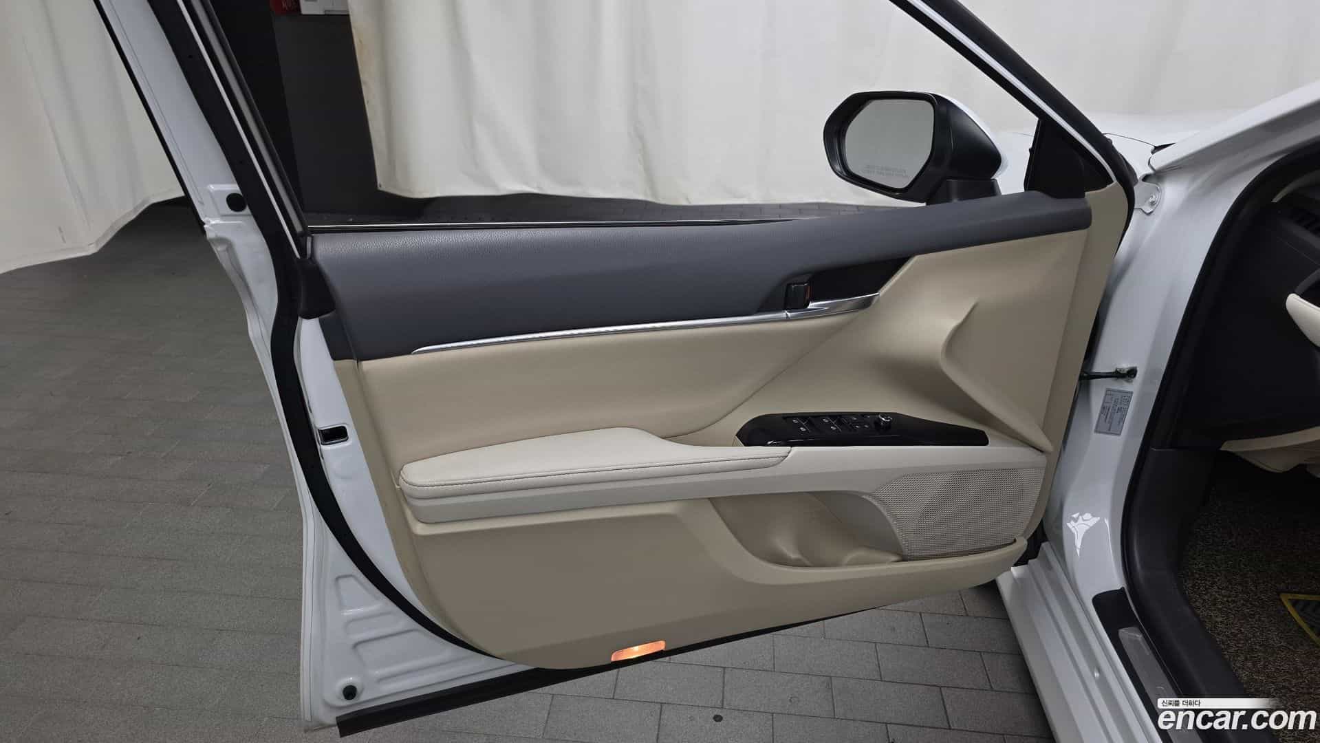 Camry Toyota 2019.2-INNER-034
