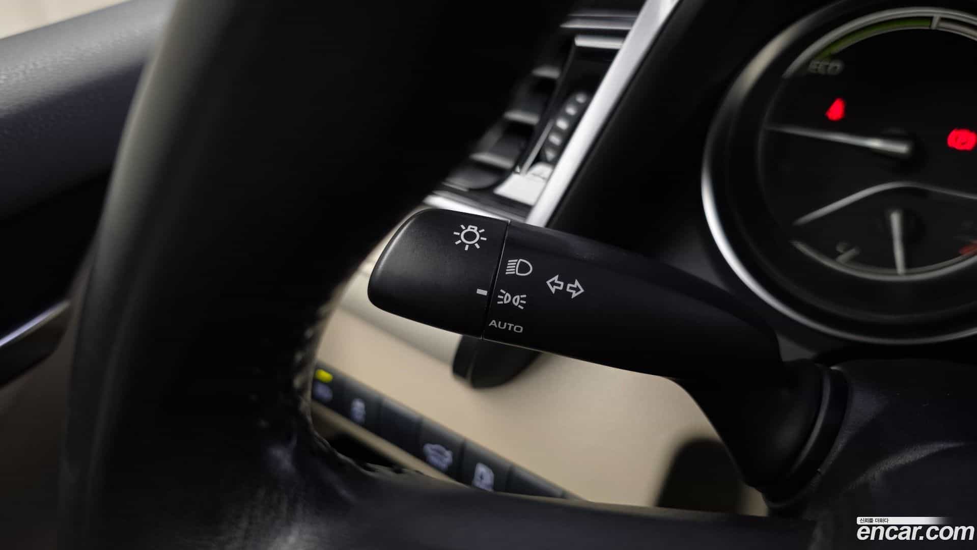 Camry Toyota 2019.2-OPTION-042