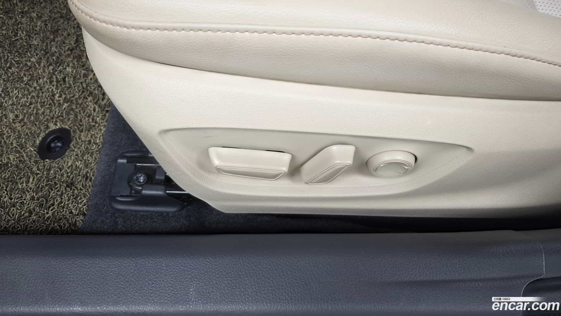 Camry Toyota 2019.2-OPTION-043