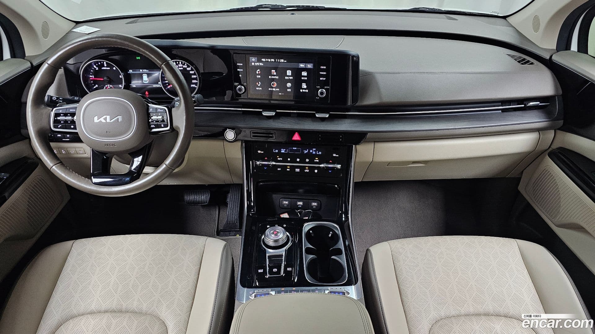 Main__Slider__Photo:Canival Kia 2022.3-6