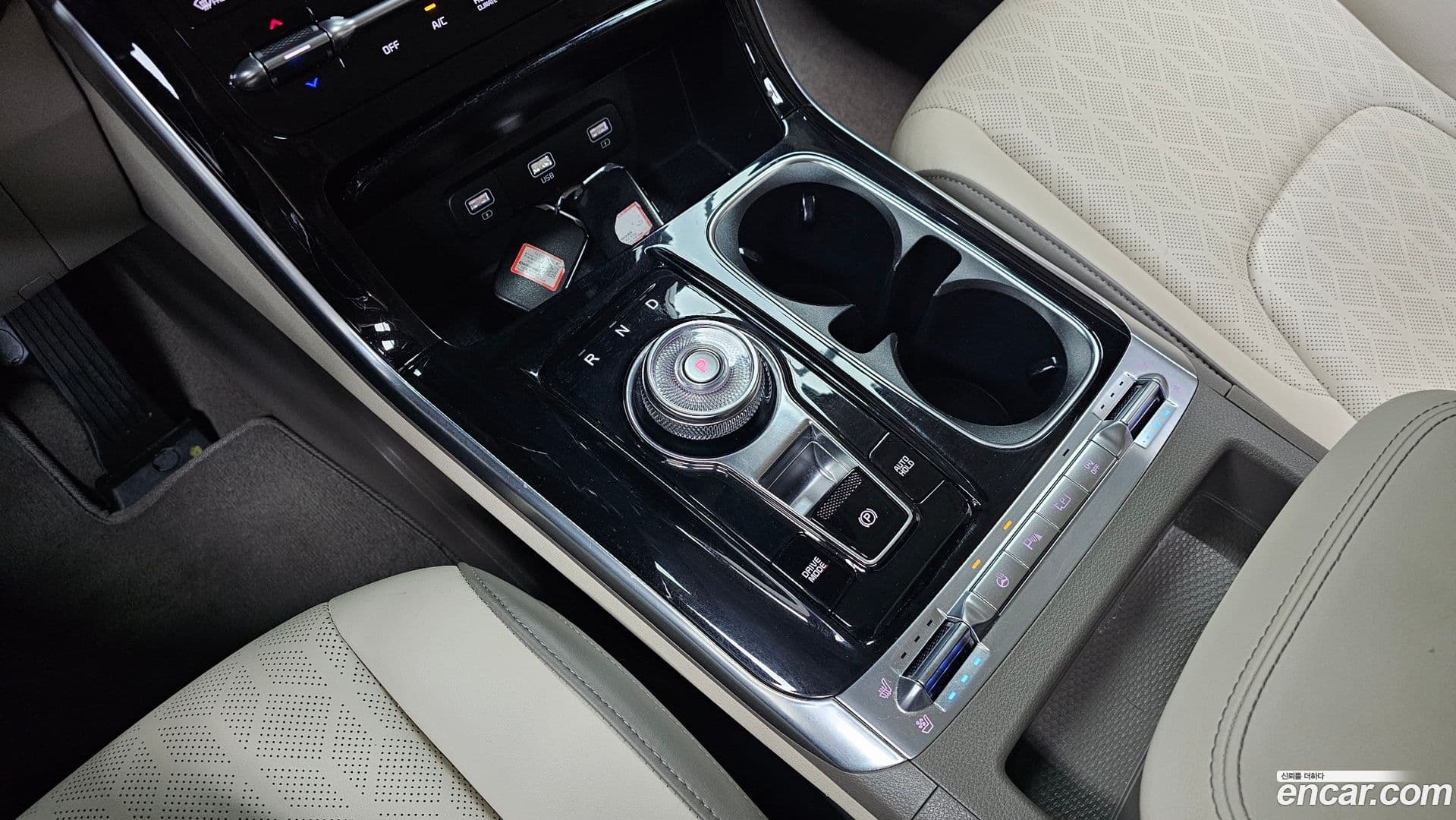 Main__Slider__Photo:Canival Kia 2022.3-8