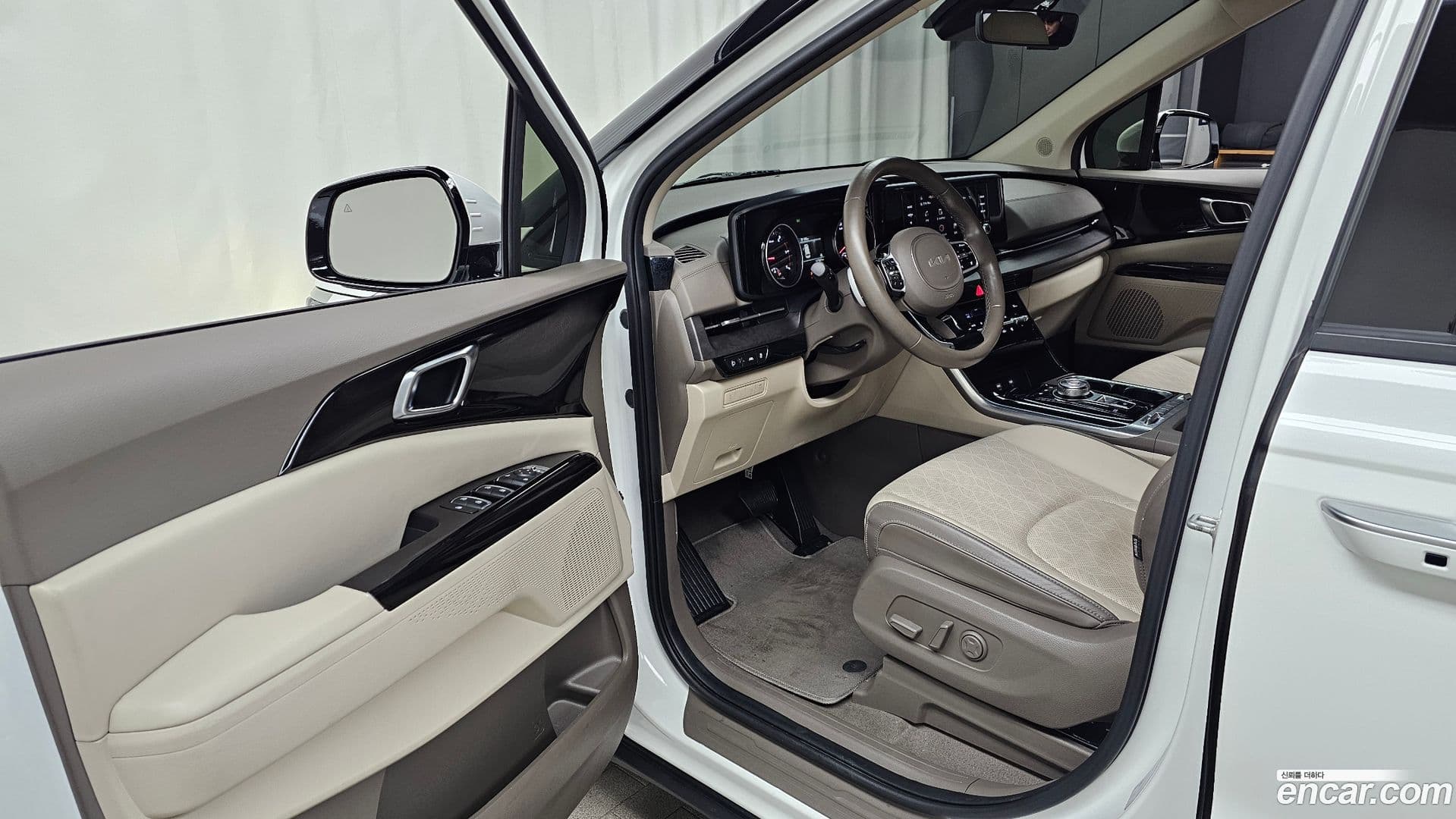 Main__Slider__Photo:Canival Kia 2022.3-9