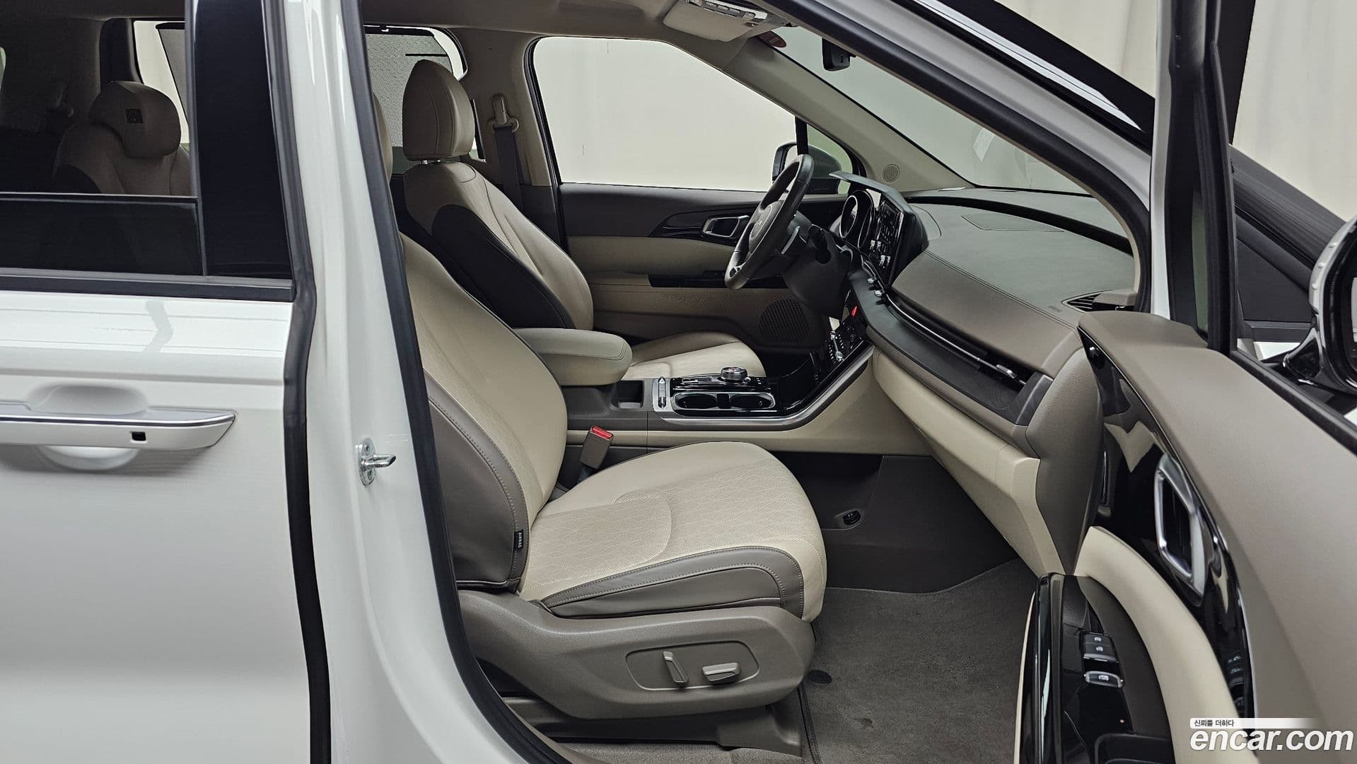 Main__Slider__Photo:Canival Kia 2022.3-10