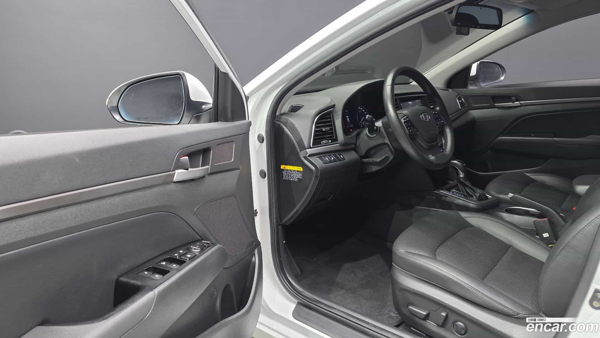 AVANTE Hyundai 2016.8-INNER-010