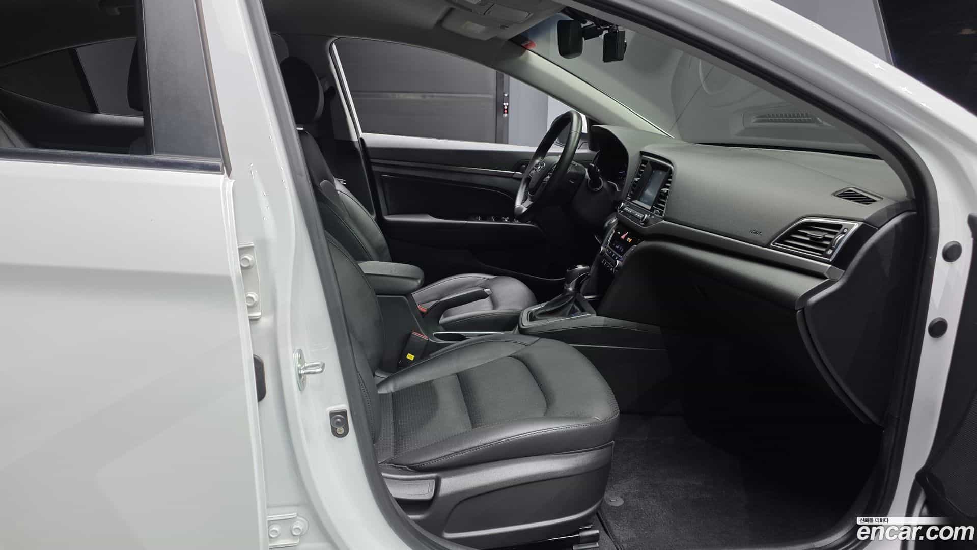 AVANTE Hyundai 2016.8-OPTION-015