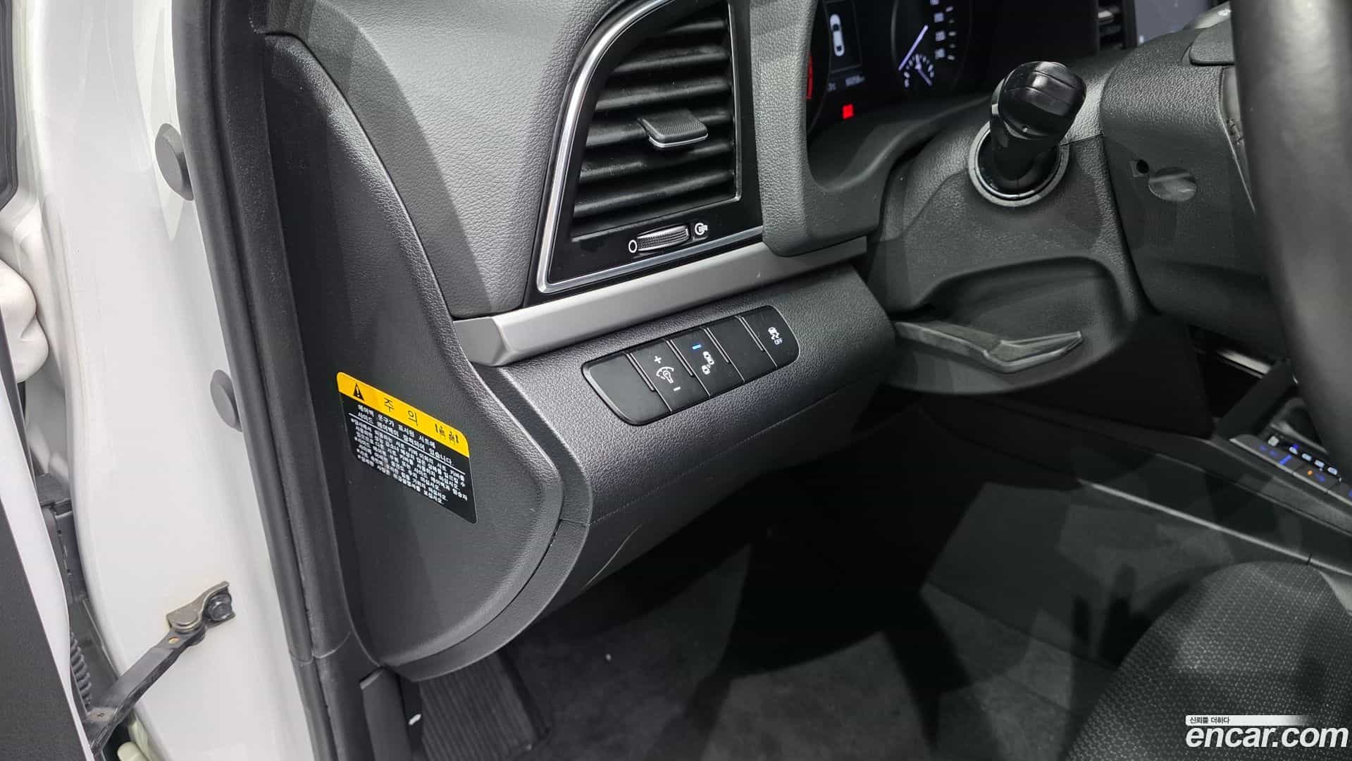 AVANTE Hyundai 2016.8-OPTION-023