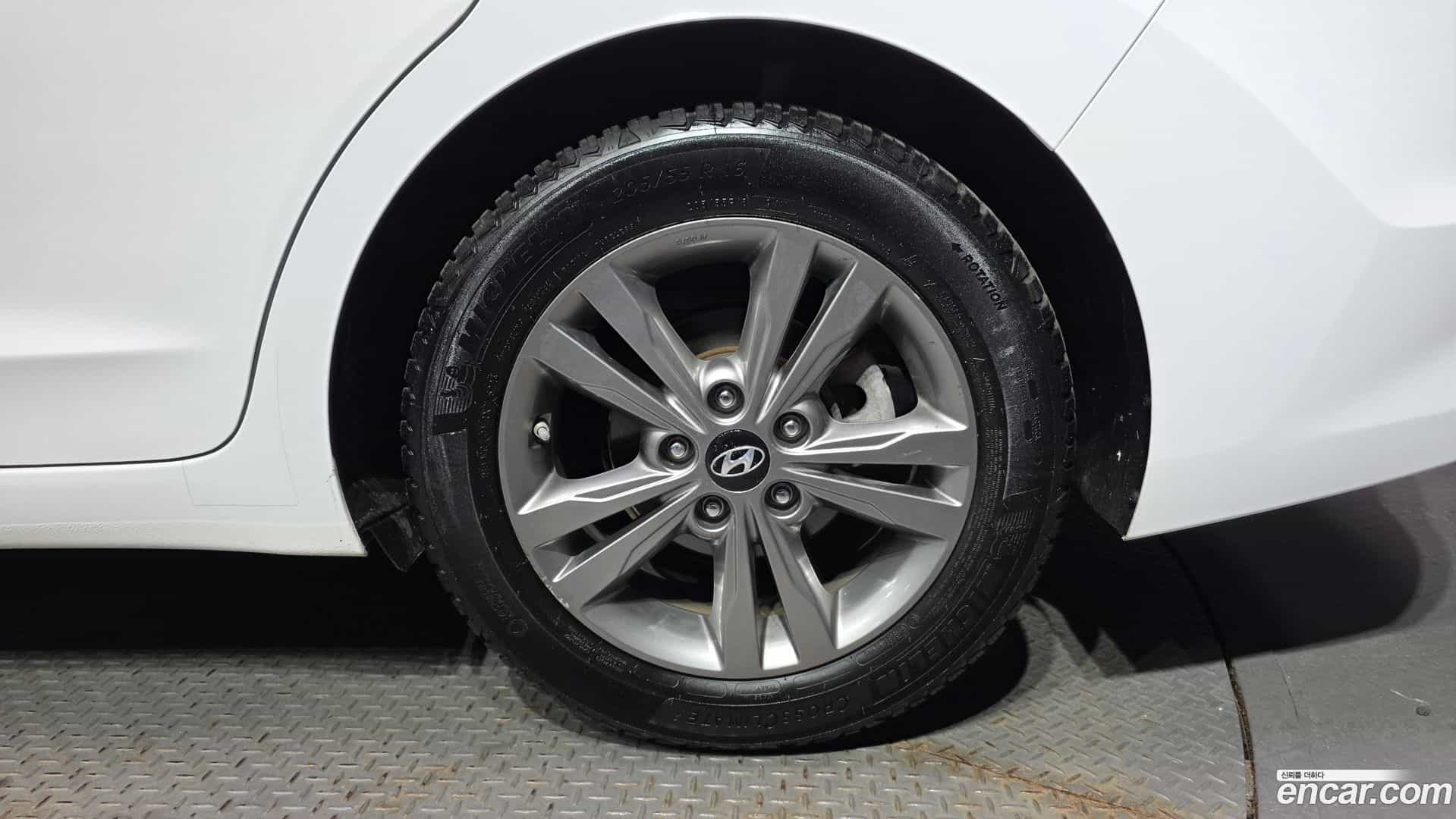 AVANTE Hyundai 2016.8-OUTER-031